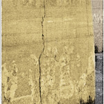 A trinca vertical de baixo apresenta uma extensão de cerca de 3,5 metros, entre as cotas 91,65m e 95,0m, distante 3,5m da linha de soleira da 12a comporta.